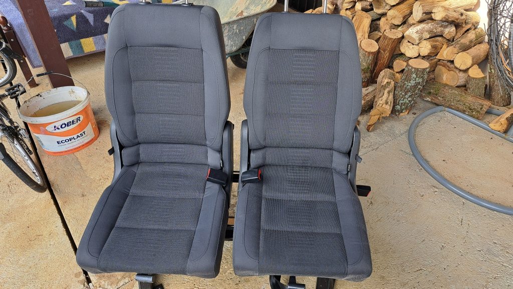 spalatorie curatare spalare tapiterie canapele saltele igienizare spalatorie clean spot oradea